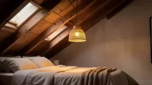 lampy na skośny sufit